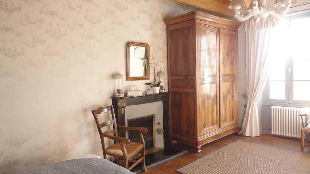 לינה וארוחת בוקר Saint-Saturnin-du-Bois Les 2 Madeleine חדר תמונה