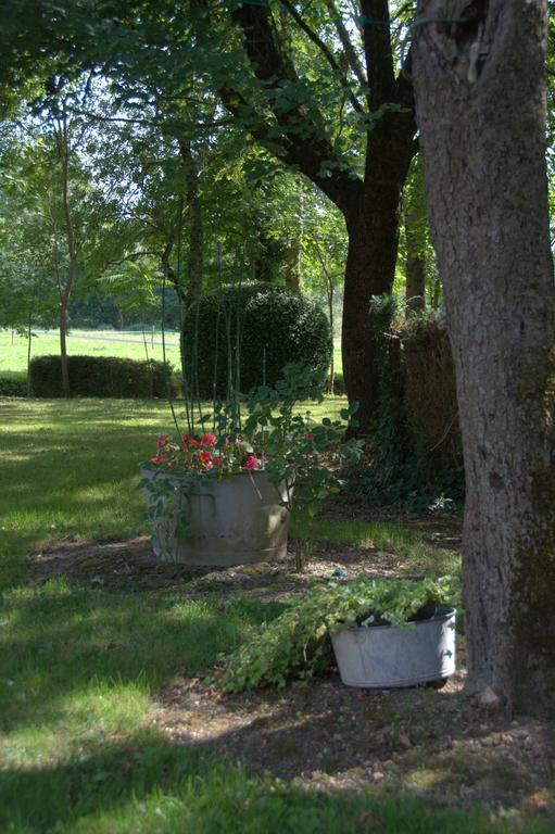 לינה וארוחת בוקר Saint-Saturnin-du-Bois Les 2 Madeleine מראה חיצוני תמונה