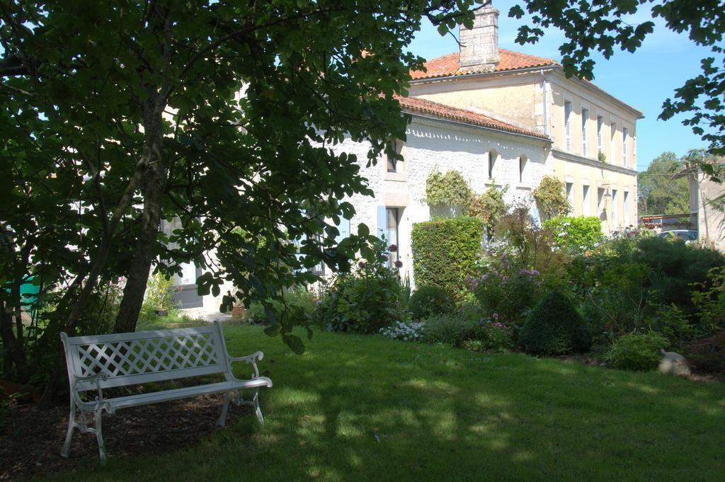 לינה וארוחת בוקר Saint-Saturnin-du-Bois Les 2 Madeleine מראה חיצוני תמונה