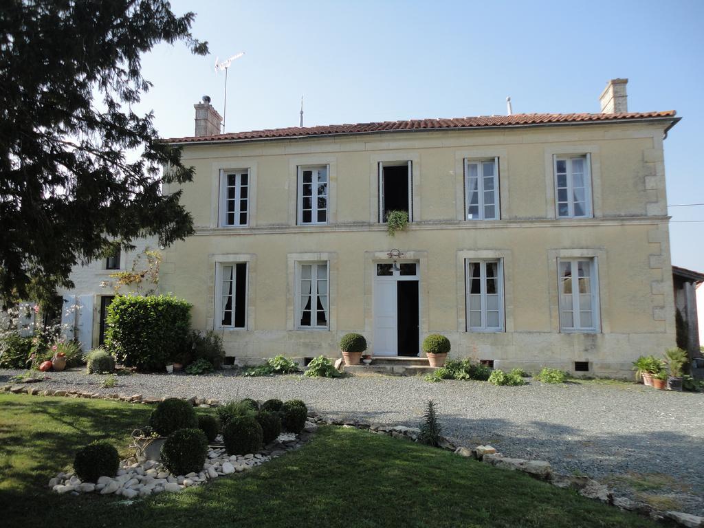 לינה וארוחת בוקר Saint-Saturnin-du-Bois Les 2 Madeleine מראה חיצוני תמונה