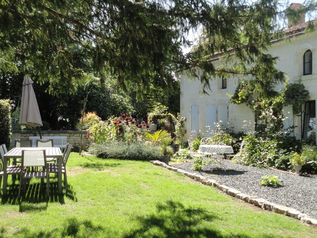 לינה וארוחת בוקר Saint-Saturnin-du-Bois Les 2 Madeleine מראה חיצוני תמונה