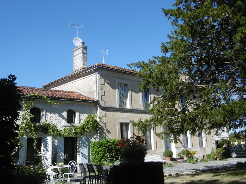 לינה וארוחת בוקר Saint-Saturnin-du-Bois Les 2 Madeleine מראה חיצוני תמונה