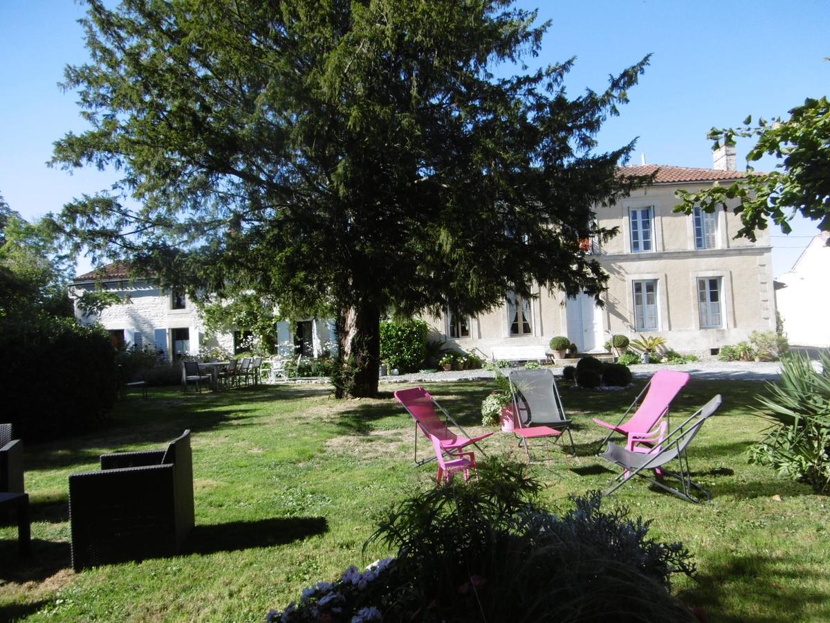לינה וארוחת בוקר Saint-Saturnin-du-Bois Les 2 Madeleine מראה חיצוני תמונה
