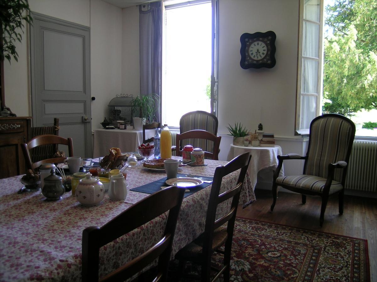 לינה וארוחת בוקר Saint-Saturnin-du-Bois Les 2 Madeleine מראה חיצוני תמונה
