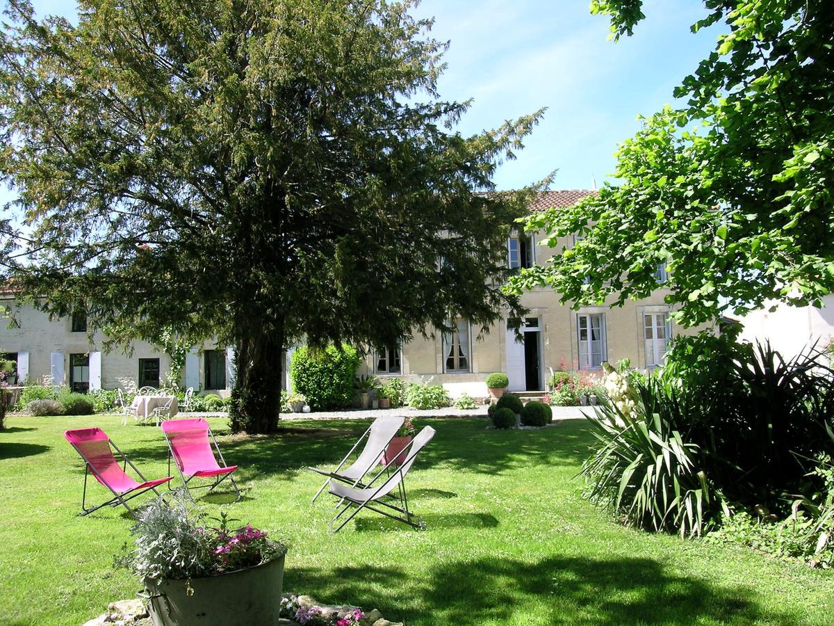לינה וארוחת בוקר Saint-Saturnin-du-Bois Les 2 Madeleine מראה חיצוני תמונה