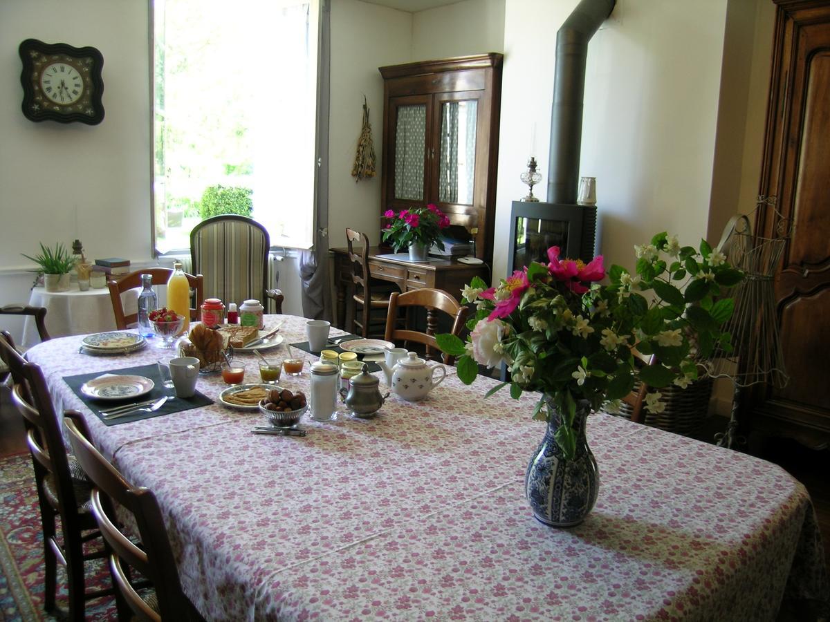 לינה וארוחת בוקר Saint-Saturnin-du-Bois Les 2 Madeleine מראה חיצוני תמונה