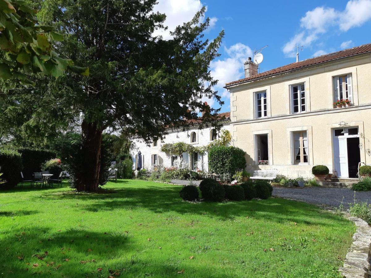 לינה וארוחת בוקר Saint-Saturnin-du-Bois Les 2 Madeleine מראה חיצוני תמונה